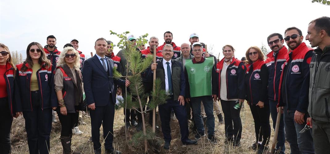 Iğdır’da Milli Ağaçlandırma Günü’nde Binlerce Fidan Toprakla Buluştu