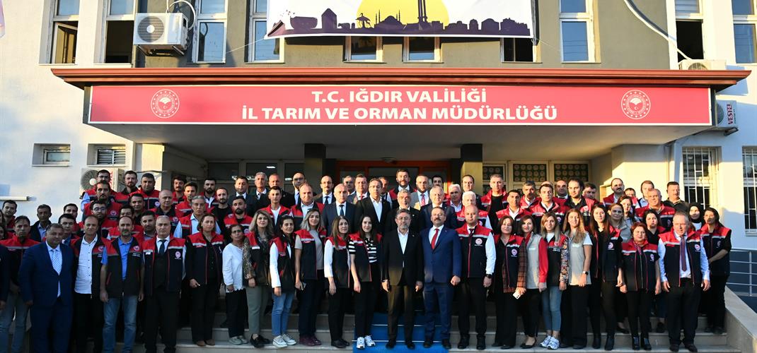 BAKAN YUMAKLI: IĞDIR VE ŞANLIURFA CEYLANPINAR'DAKİ TİGEM ÇİFTLİKLERİMİZ DAMIZLIK MERKEZLERİMİZ OLACAK